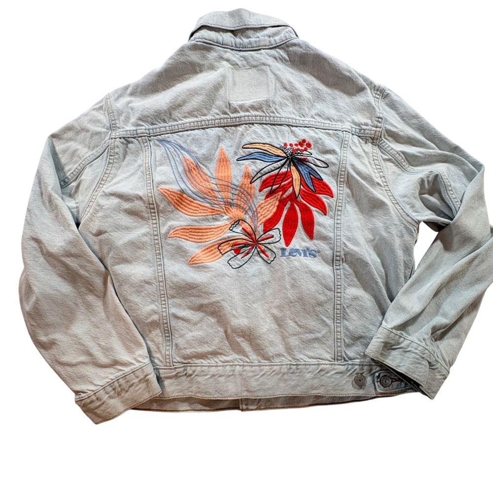 Levi's Denim Trucker Jacket Womens XL Light Wash Floral Embroidered Jean Jacket